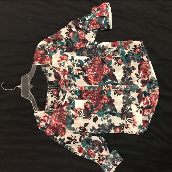 Bundle of 3 tops - Picture 3 of 7